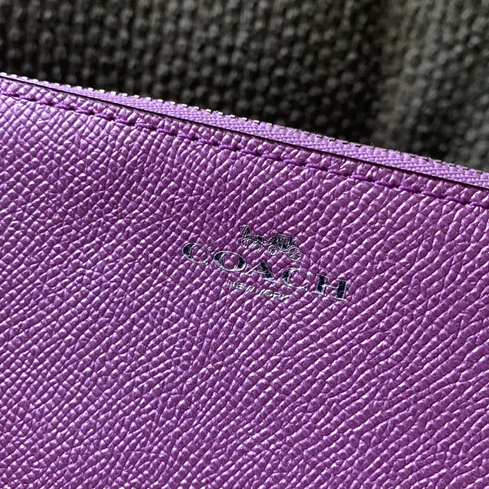 Coach 2017 Metallic Lilac Wristlet - Picture 2 of 8